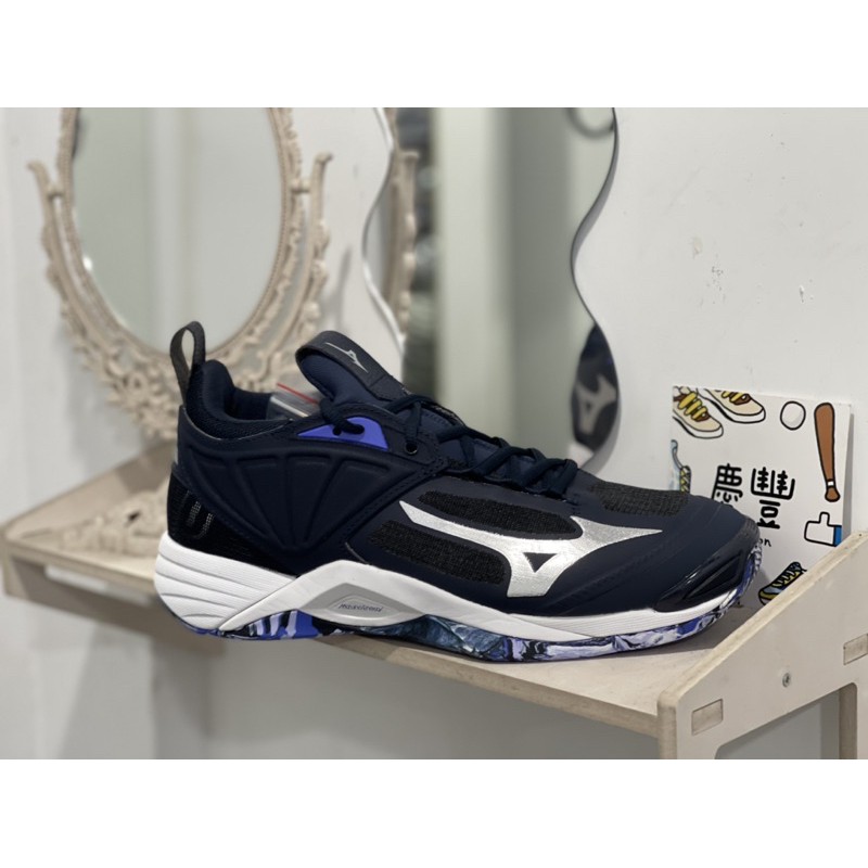 大罐體育👟美津濃 MIZUNO 排球鞋 WAVE MOMENTUM 2 黑 藍 廣告款 V1GA211202 男