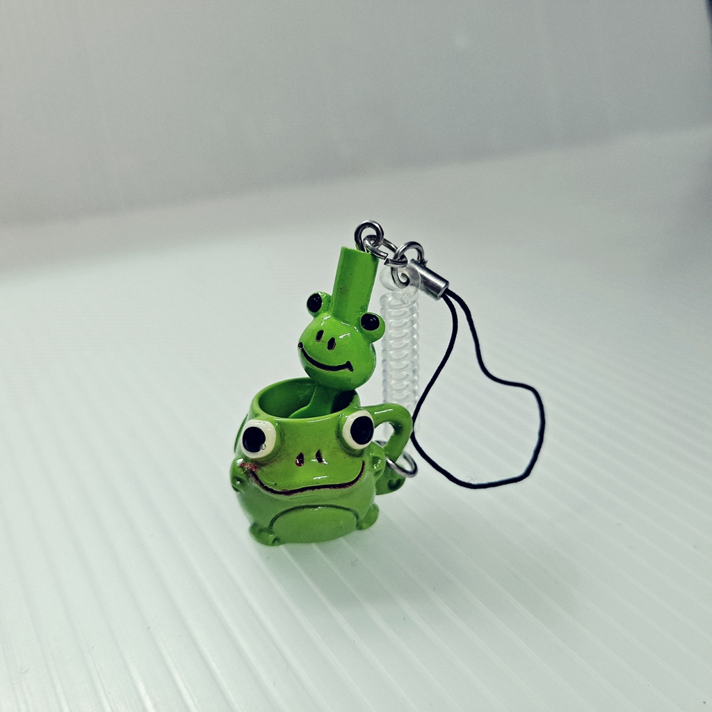 [ 小店 ] 公仔 可愛青蛙吊飾 長約:9公分 材質:塑膠.線 E2
