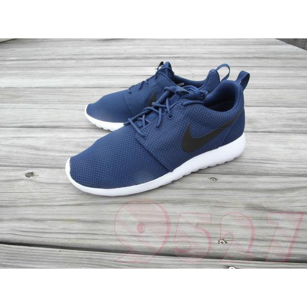 nike roshe run blue white