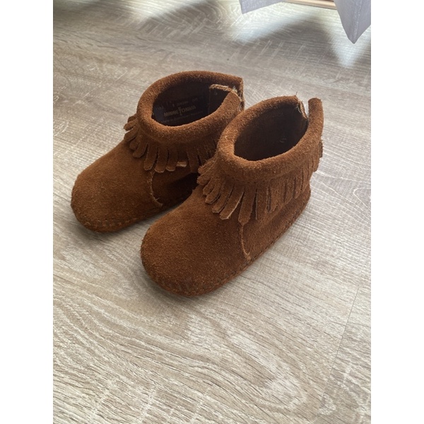 Minnetonka  Infant's Velcro Back Flap Bootie 嬰兒幼兒流蘇靴子