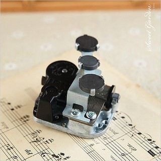 Sweet Garden, 三磁鐵旋轉機芯 (可選曲)音樂鈴 Sankyo18音標準機芯 DIY創意設計音樂盒配件