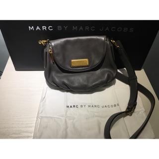 MARC BY MARC JACOBS牛皮側揹包