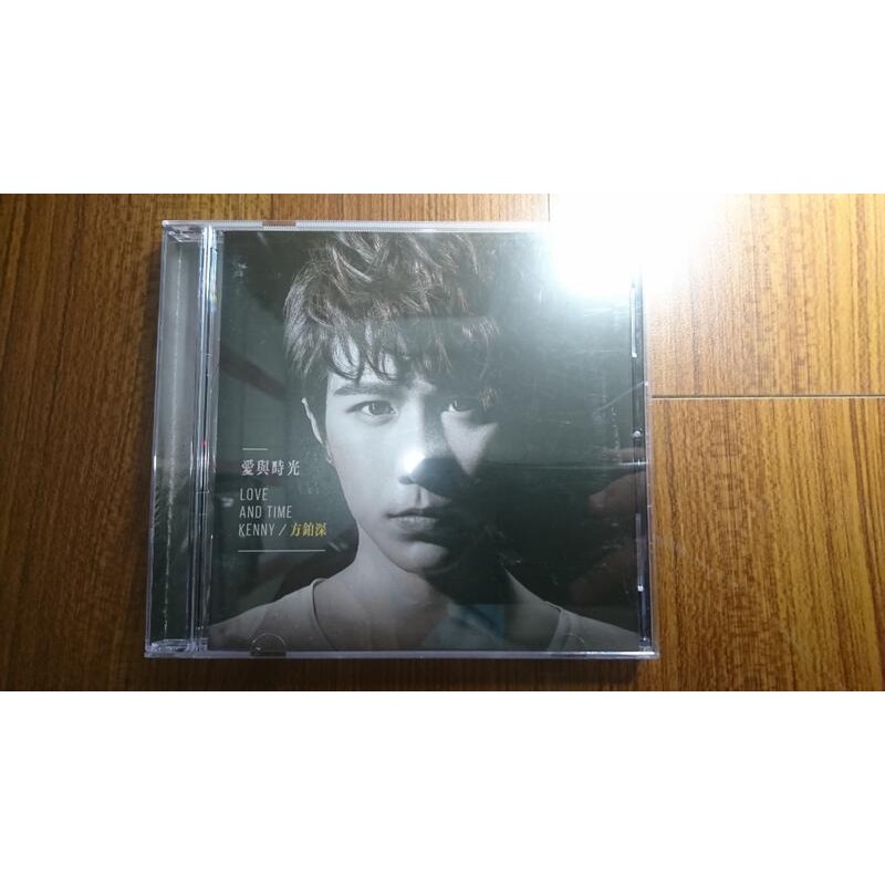 方鉑深愛與時光專輯宣傳片內部近全新光碟無刮痕歌詞本極新塑膠殼外部輕微痕跡 蝦皮購物