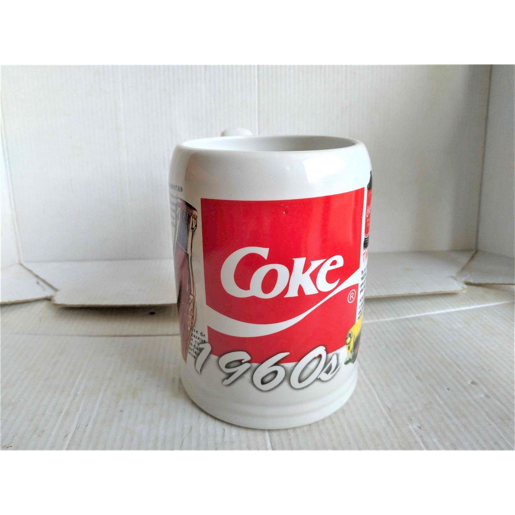 (全球限量紀念品)可口可樂(Coca-Cola) 1960年代普普風手作仿舊圖樣復古馬克杯╱CoKe珍藏限定版