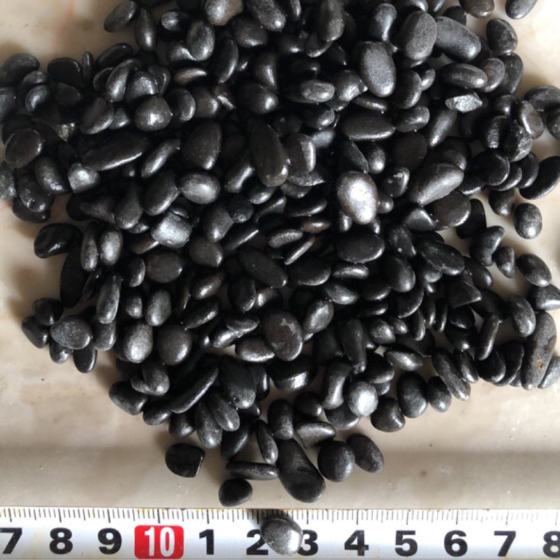 精選-亮黑扁石、黑膽亮扁石。1公斤（本身發亮，不需泡水）