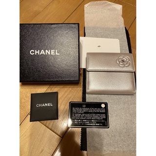 Chanel 全新閒置銀色山茶花短夾有零錢袋13開