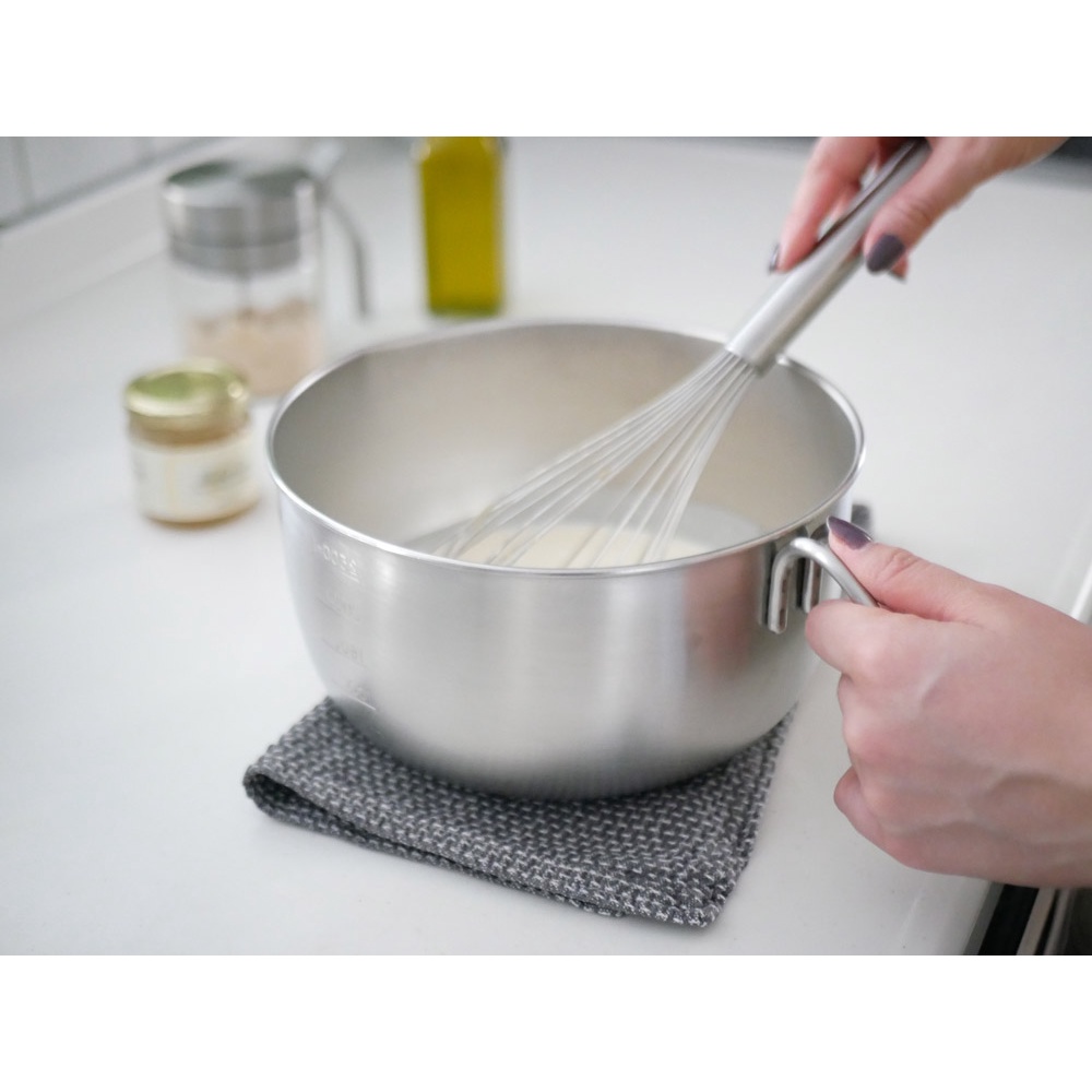 好固定 日本製 Leye 現貨🌻18-8不鏽鋼 附柄 料理盆 把手 調理盆 調理碗 內有刻度