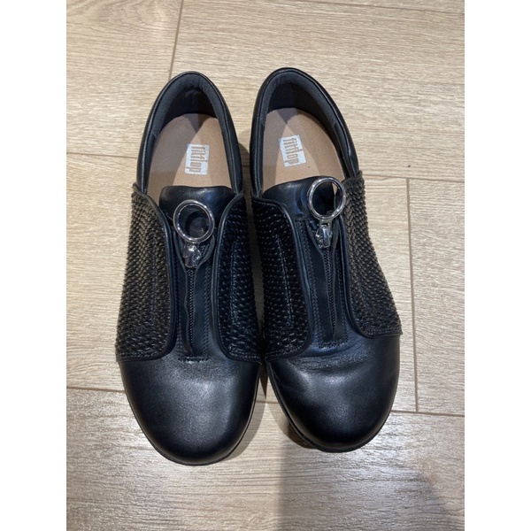 【FitFlop】F-SPORTY II SHIRRED LEATHER 易穿脫拉鍊休閒鞋-女(黑色)