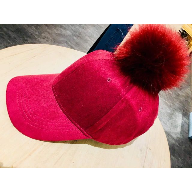 全新大紅色可愛毛球鴨舌帽 保暖帽 時尚造型帽