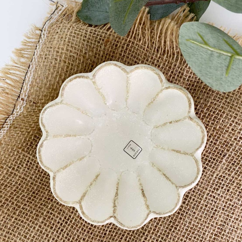 現貨 日本製 六魯 白粉引深花碗｜手工製作 陶瓷 復古 碗 盤 造型碗 深盤 餐具 餐盤 日本 富士通販