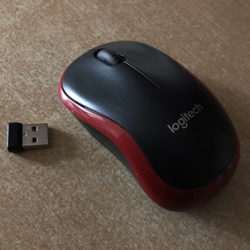 Logitech無線滑鼠🖱️近全新🔥🔥附電池🔋一顆