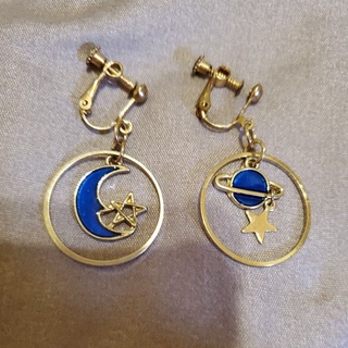 月亮跟土星藍色夾式耳環