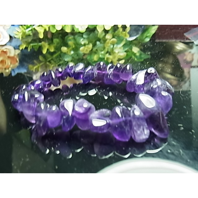 水晶洞拔下來的紫水晶.琉璃手鍊.1.1公分**0027