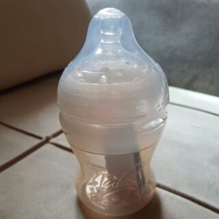 【Nuby】自然乳感寬口徑防脹氣矽膠奶瓶(150ml）