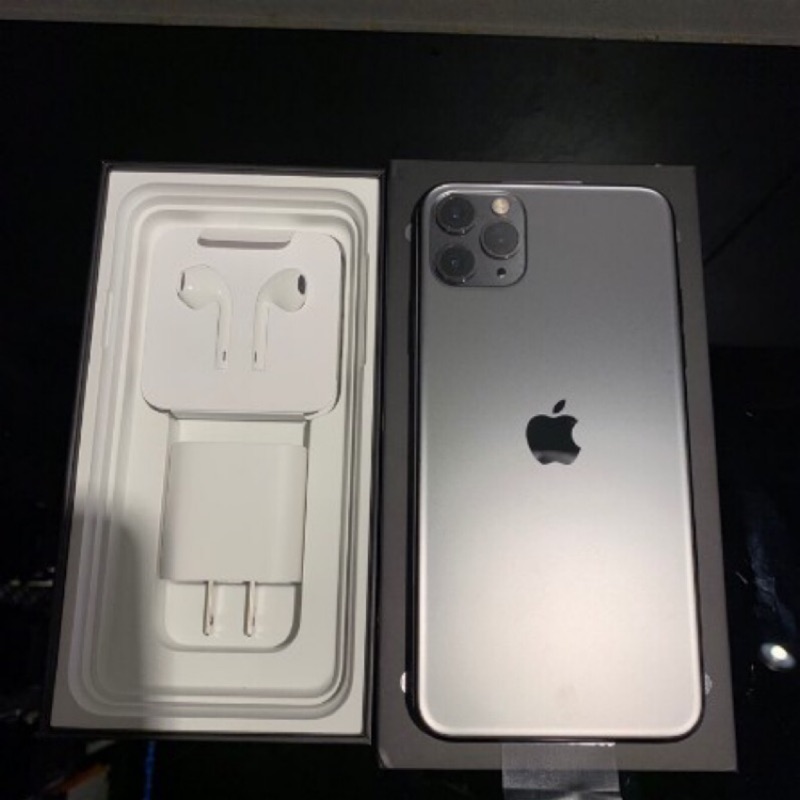 9.5成新 iPhone 11 pro 64G 空機 銀色 周邊配備全新 台南可面交