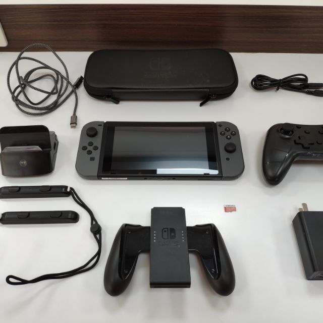 二手灰色Switch主機已更新9.01+週邊+良值手把變壓器小底座