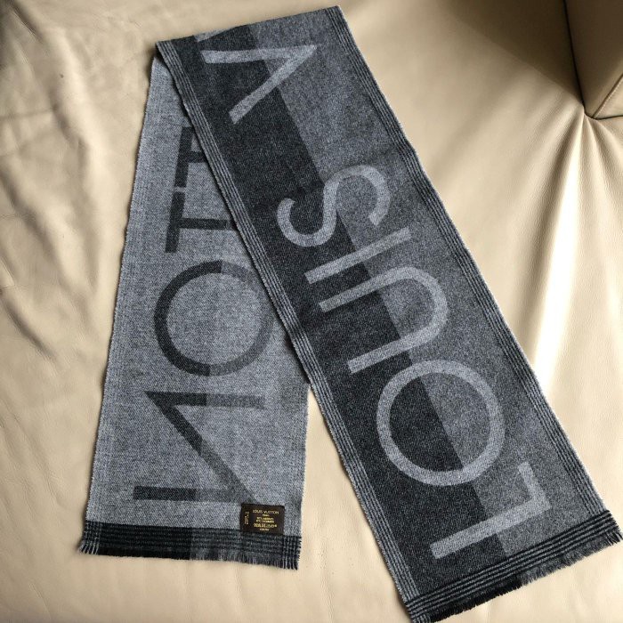 保證正品 Louis Vuitton LV 鐵灰色 圍巾 義大利製