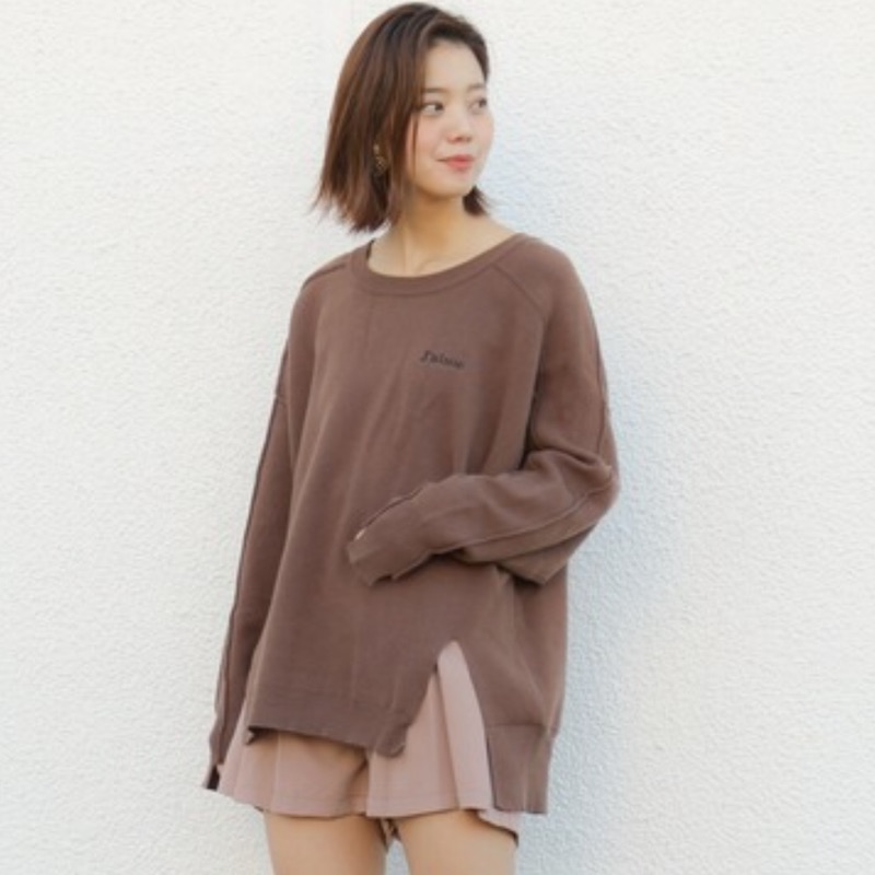 日本who S Who Chico 反面造型車邊下擺開叉針織上衣 失心瘋買兩色咖啡色和粉藕色 蝦皮購物