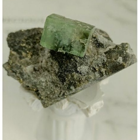 湖南瑤崗仙方塊透體綠螢石共生水晶石英黃銅礦底岩有紫螢石 原礦 原石 50g