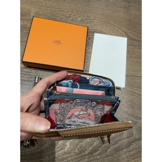 ♥️ 現貨♥️Hermès Hermes 愛馬仕 silk in wallet 絲巾短夾 Gold金棕色 駿馬🐎