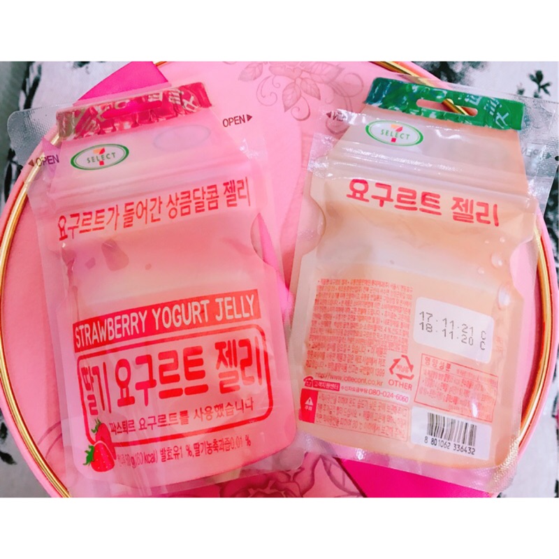 現貨））韓國7-11 限定Lotte 養樂多軟糖 （原味、草莓）
