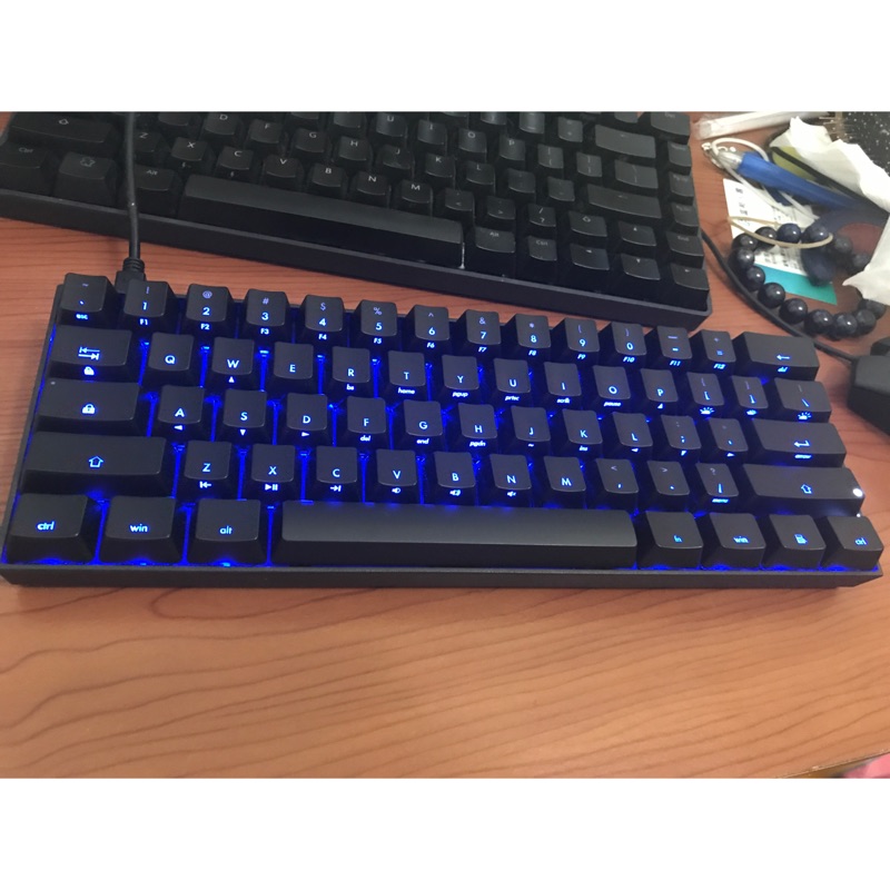 KBP KBParadise V60 紅藍光 茶軸 60%鍵盤
