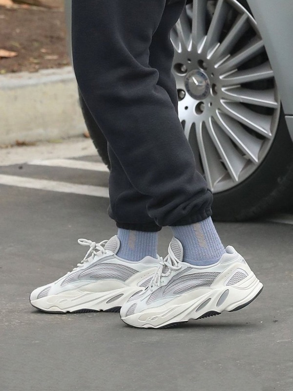 yeezy static 700