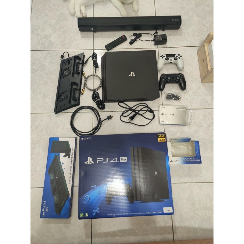 二手 SONY PS4 PRO 1TB CUH-7218B + 圓剛 GS331 藍牙喇叭 可議價 找有緣人