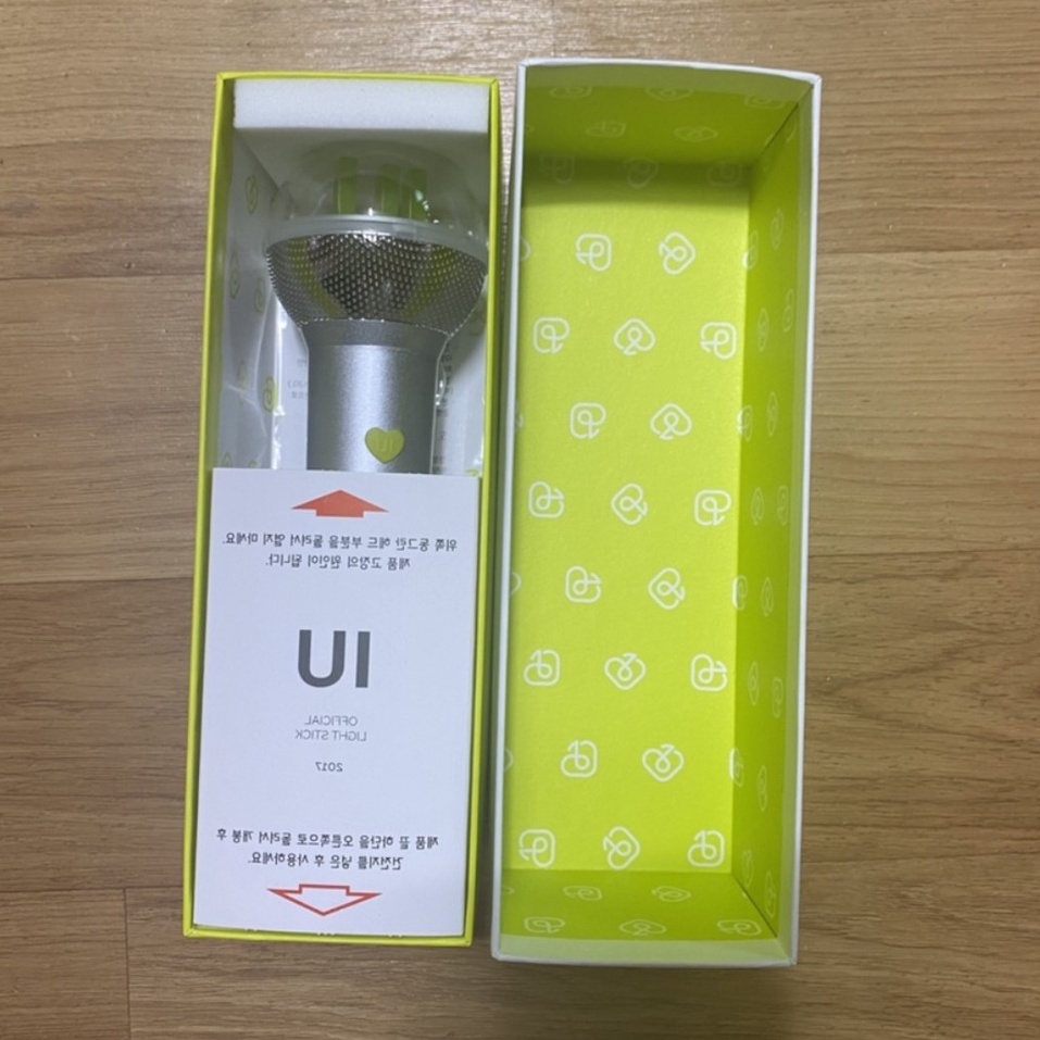 預購💛 IU 李知恩 韓國官方正版手燈 一代手燈 二代手燈 應援燈 絕版品 1代手燈 2代手燈 ver 銀手燈 銀色