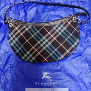 8成新Burberry藍標彎月包，日本製.正品.無購買證明.有附藍標收納袋.圖3有污