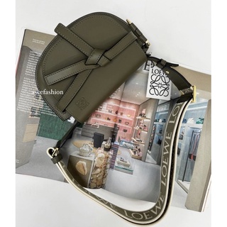 ASCE｜Loewe Dual Gate Mini 寬背帶皮革馬鞍肩背包