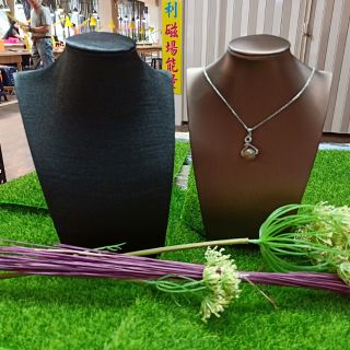 遇見~拉絲皮質項鍊展示架 頭架 項鍊頭架 項鍊架 黑絲綢人像展示架模特兒展示架項鍊展示架人臺胸像展示架