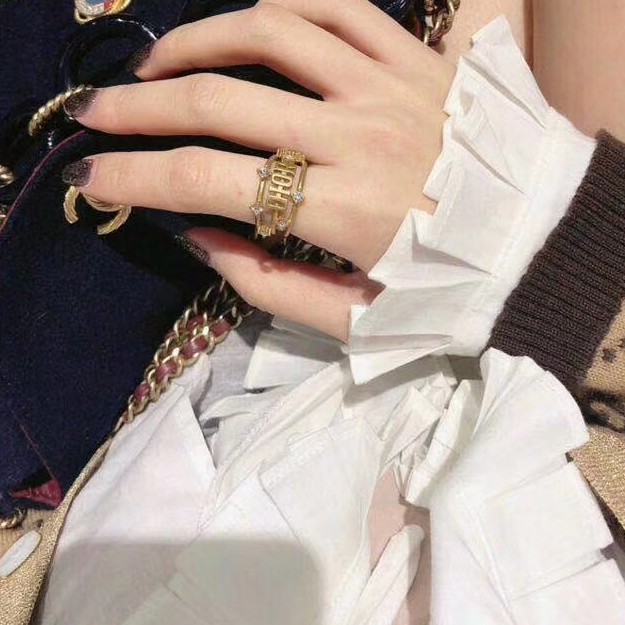 19秋冬新款dior迪奧戒指字母戒指鏤空三層戒指女生戒指復古戒指簡約指環時尚百搭潮流個性原版古銅材質 蝦皮購物