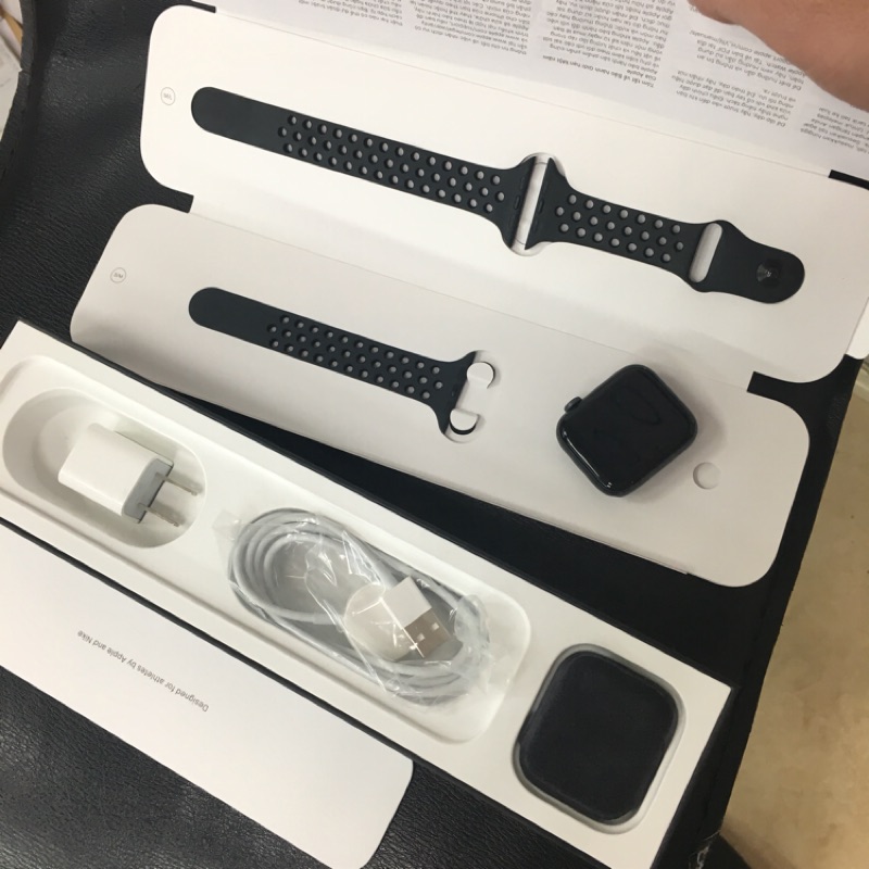 Apple Watch series 4 44mm Nike 版