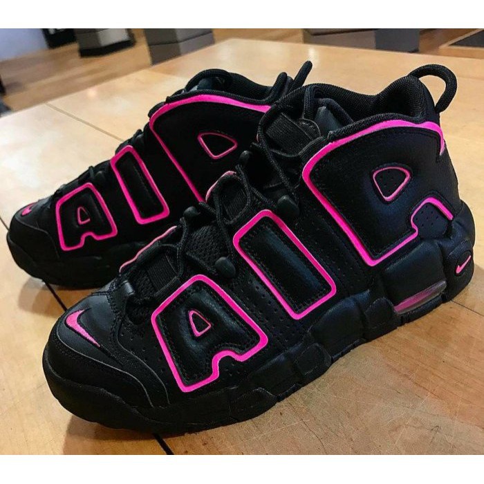 帝安諾-請先聊聊NIKE AIR MORE UPTEMPO 大AIR 黑粉 黑桃 桃紅 女 籃球鞋 415082-003