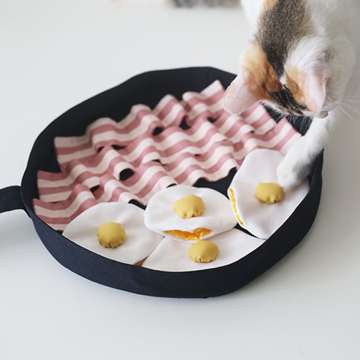 【 吉寶貓工作室 】鐵鍋培根蛋 嗅聞玩具 手作 藏食玩具 犬貓適用