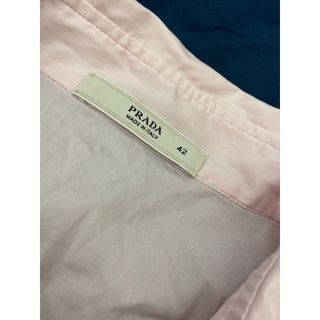 Prada 優雅粉色襯衫 胸寬約50cm 腰平量約35cm