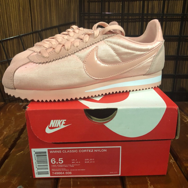 nike wmns classic cortez