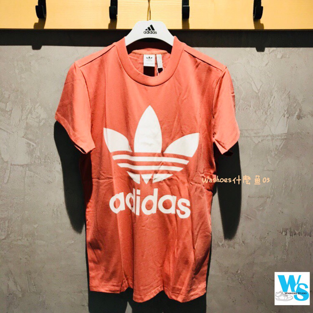 什麼魚 adidas 女款05 Originals 乾燥玫瑰粉 粉白 寬版 CE2439 短T 大Logo 短袖上衣