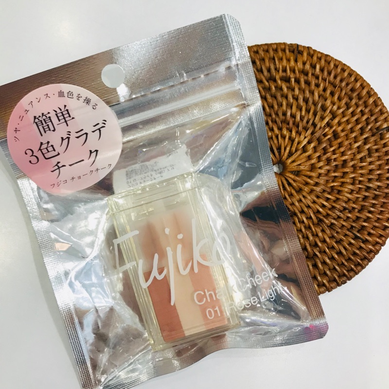 Fujiko Chalk Cheek 三色腮紅打亮 蝦皮購物