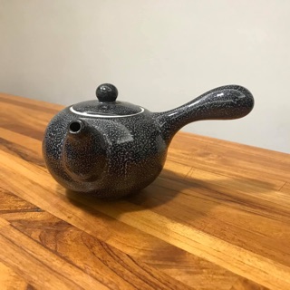 ［Chengyuan***］鶯歌製 ♦️天目釉 日式 側把壺 容量：約200cc 市價：1500元