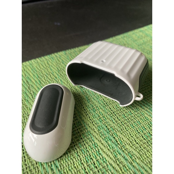 【二手便宜賣】【Apple】AirPod 2代專用 硬式保護殼(黑白色)
