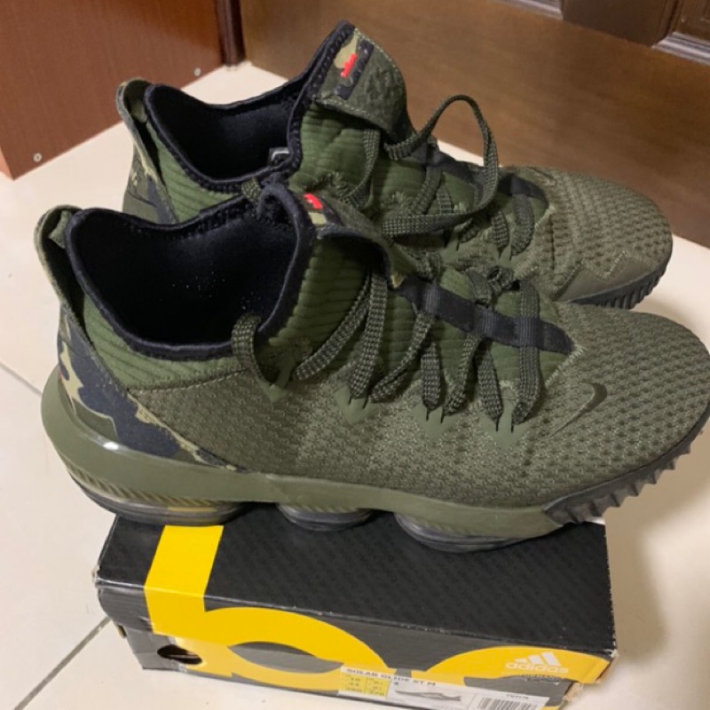 Nike Lebron 16 low 迷彩 US10.5