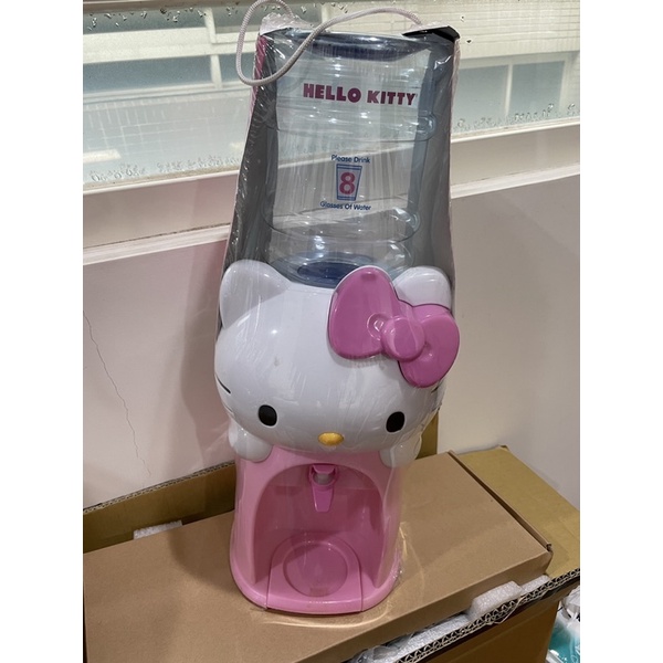 Costco hello kitty水壺桶，可放辦公室家裡都超可愛，不自覺會一直喝水。