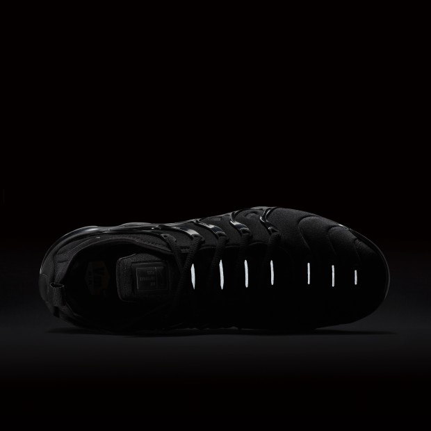 nike vapormax plus black mens