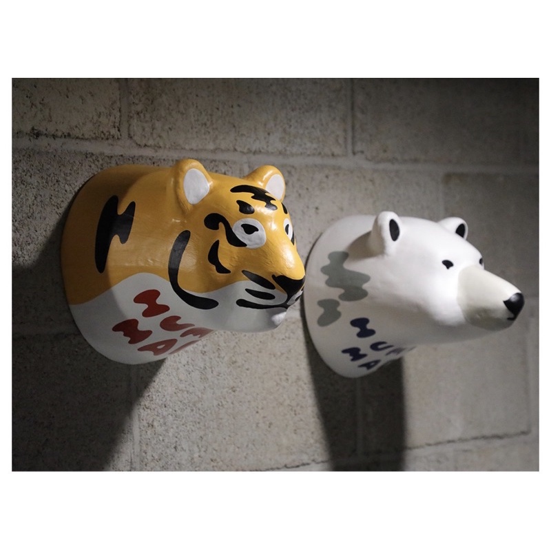 新品 KAWS TIGER TROPHY PAPER MACHE DISPLAY