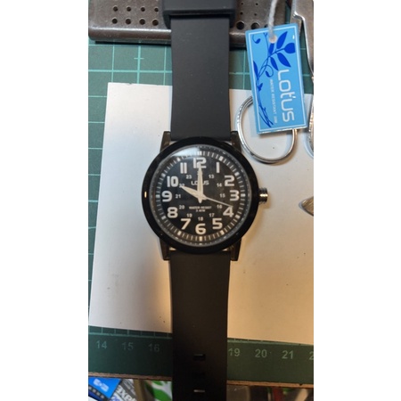 LOTUS大錶面防水石英錶/強化玻璃鏡面+柔軟矽膠錶帶