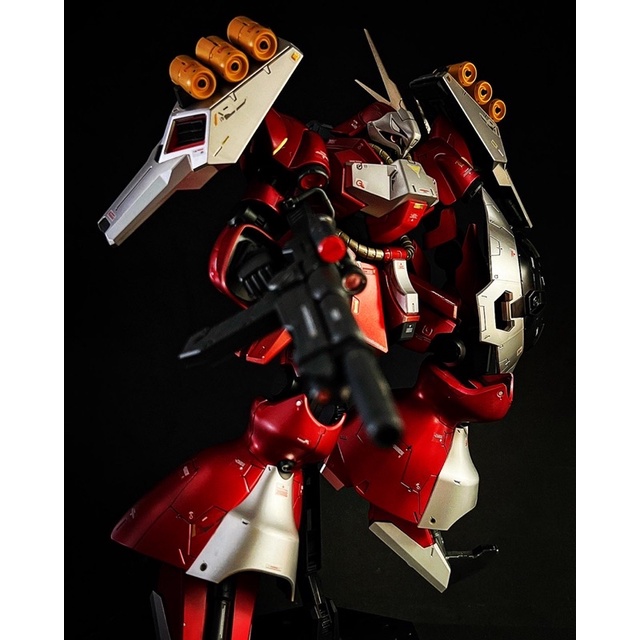 ［需預約]（漆裝完成品）BANDAI RE 1/100 紅鸚鵡 JAGD DOGA 亞克托 德卡 鋼彈 逆襲的夏亞