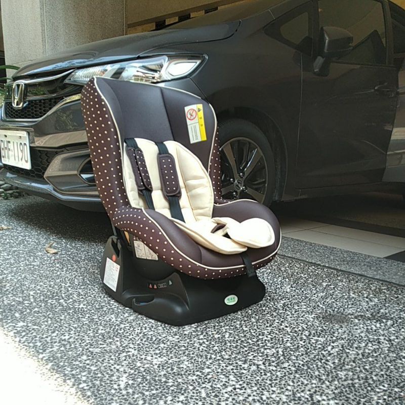 植英房兒童汽車安全座椅二手 限自取。