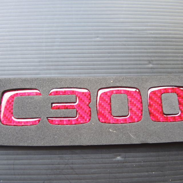 【翌迪】碳纖維部品 BENZ / C-Class C300 (紅) 碳纖維 立體車標 LOGO 貼片